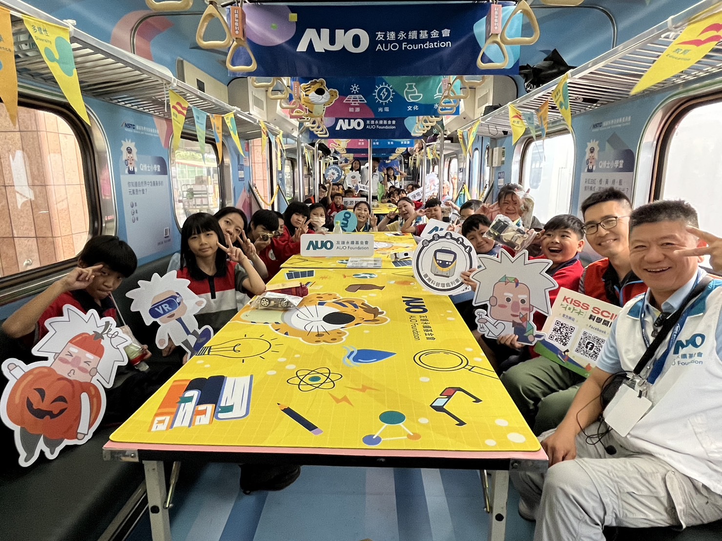 DG视讯永續基金會參與「臺灣科普環島列車」，設計基礎科學車廂課程，以「淨零碳排和永續能源」為主題，讓學生透過創意實驗認識淨零知識，以及思考生活中的減碳行為